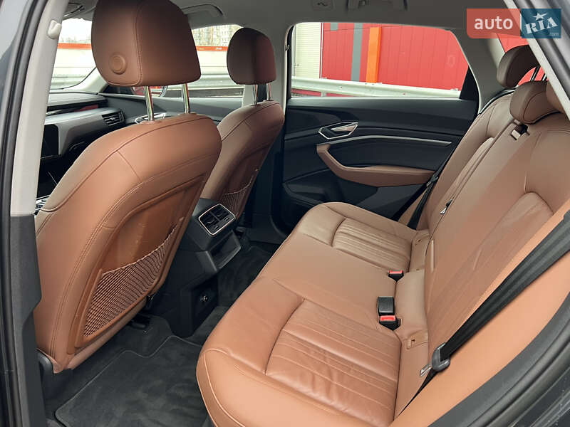 Внедорожник / Кроссовер Audi e-tron 2022 в Киеве фото 46 Внедорожник / Кроссовер Audi e-tron 2022 в Киеве