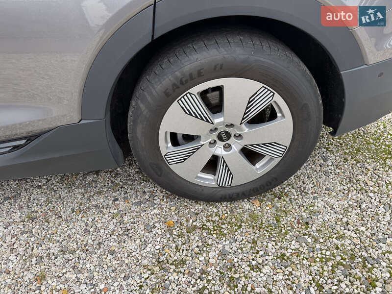 Позашляховик / Кросовер Audi e-tron 2021 в Львові