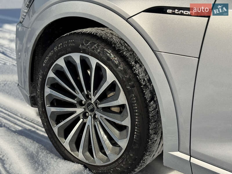 Внедорожник / Кроссовер Audi e-tron 2021 в Киеве
