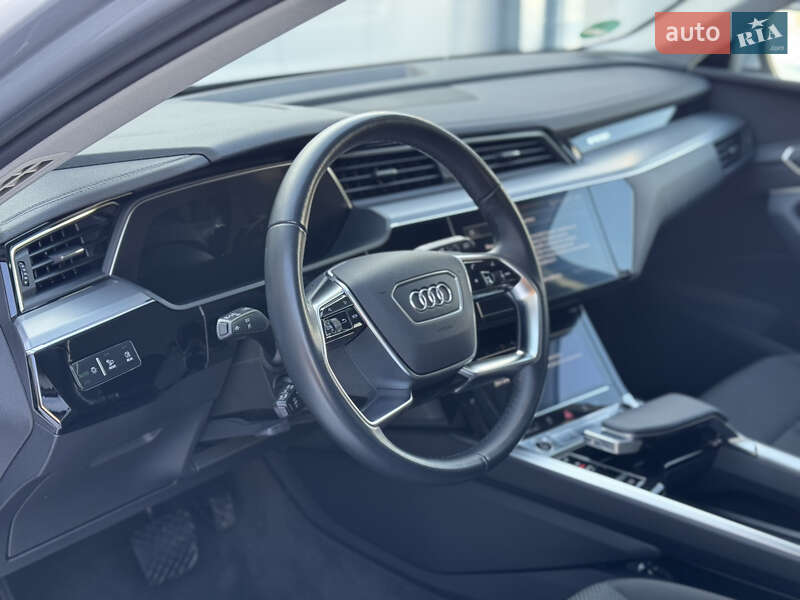 Внедорожник / Кроссовер Audi e-tron 2021 в Киеве