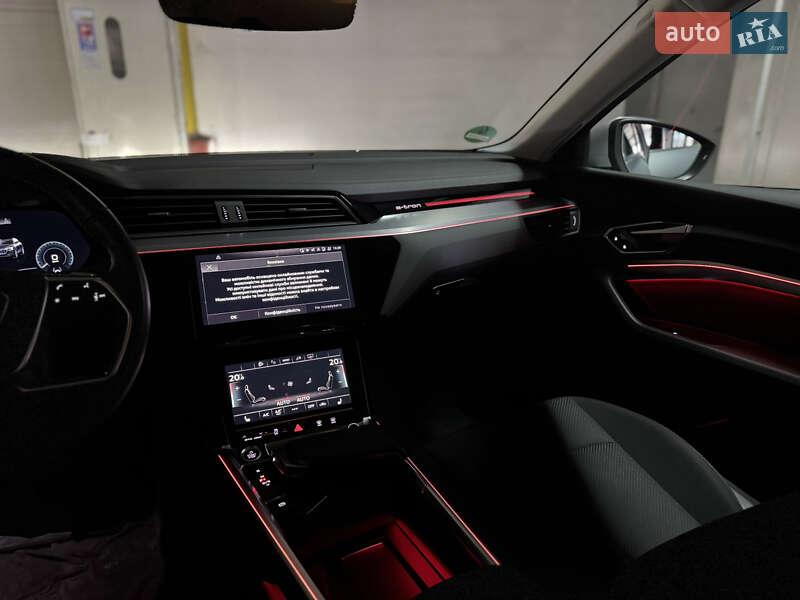Внедорожник / Кроссовер Audi e-tron 2021 в Киеве