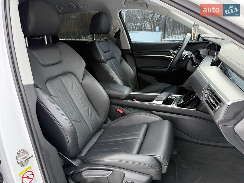 Внедорожник / Кроссовер Audi e-tron 2021 в Ровно