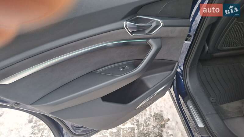 Позашляховик / Кросовер Audi e-tron 2021 в Дніпрі