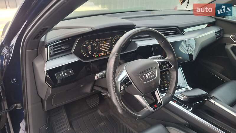 Позашляховик / Кросовер Audi e-tron 2021 в Дніпрі