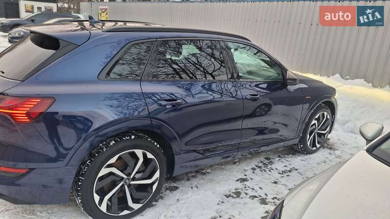 Позашляховик / Кросовер Audi e-tron 2021 в Дніпрі
