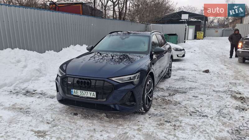 Позашляховик / Кросовер Audi e-tron 2021 в Дніпрі