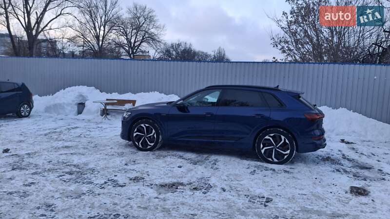 Позашляховик / Кросовер Audi e-tron 2021 в Дніпрі