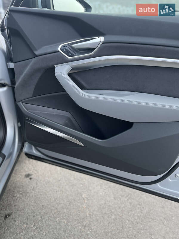 Позашляховик / Кросовер Audi e-tron 2022 в Львові фото 89 Позашляховик / Кросовер Audi e-tron 2022 в Львові