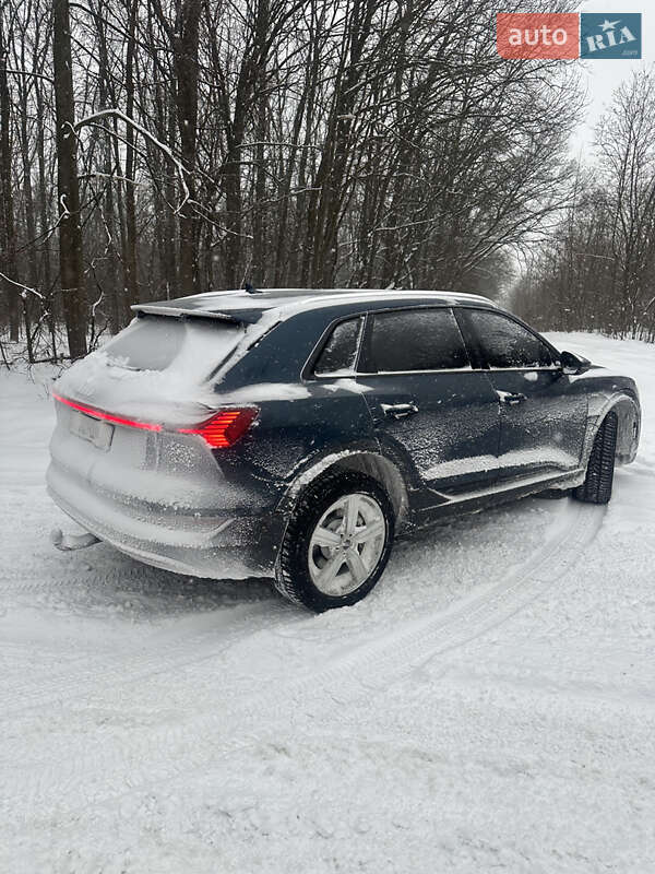 Внедорожник / Кроссовер Audi e-tron 2019 в Харькове