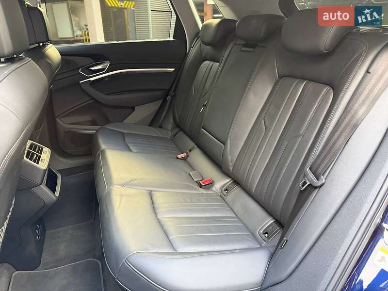 Внедорожник / Кроссовер Audi e-tron 2021 в Киеве