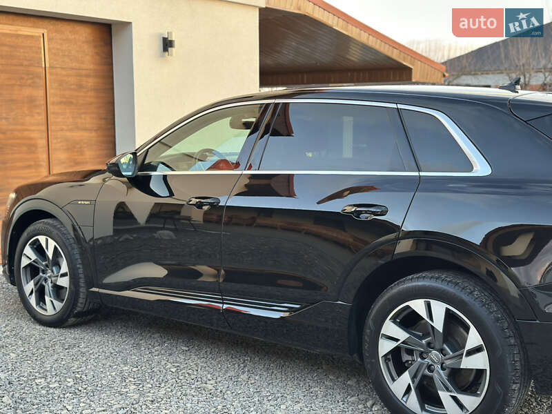 Позашляховик / Кросовер Audi e-tron 2020 в Ужгороді