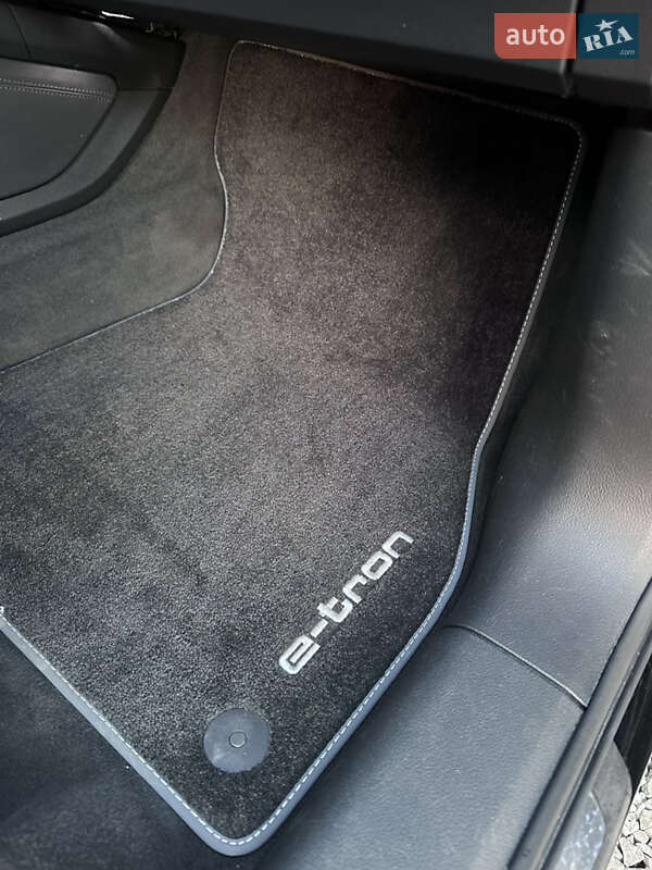 Позашляховик / Кросовер Audi e-tron 2020 в Ужгороді