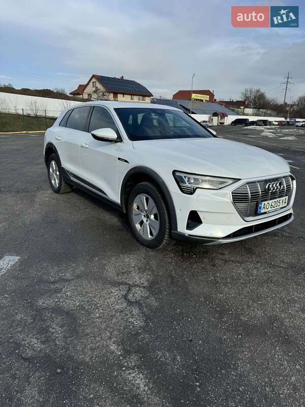 Внедорожник / Кроссовер Audi e-tron 2022 в Ужгороде