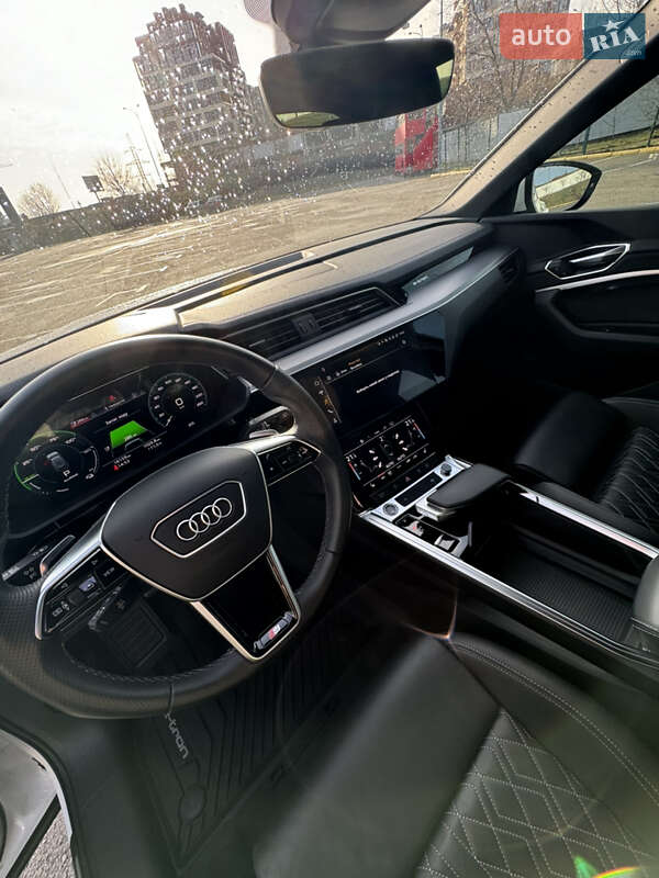 Внедорожник / Кроссовер Audi e-tron 2022 в Ужгороде