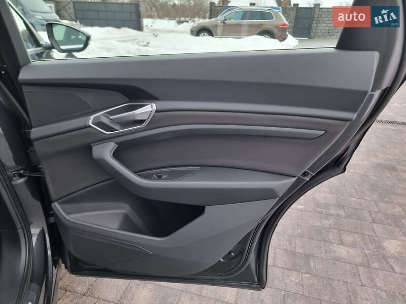 Позашляховик / Кросовер Audi e-tron 2020 в Радивиліві