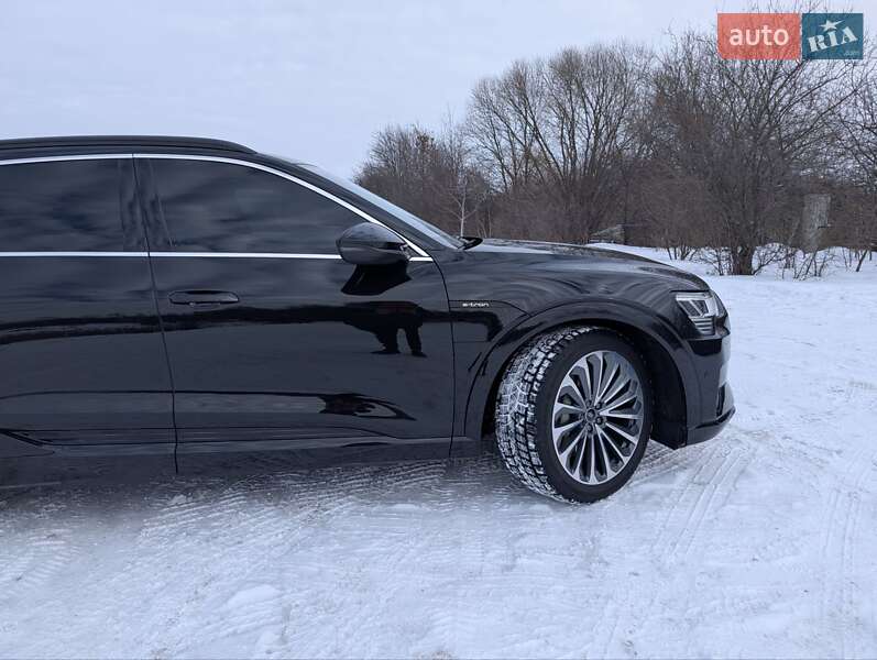 Внедорожник / Кроссовер Audi e-tron 2020 в Нововолынске