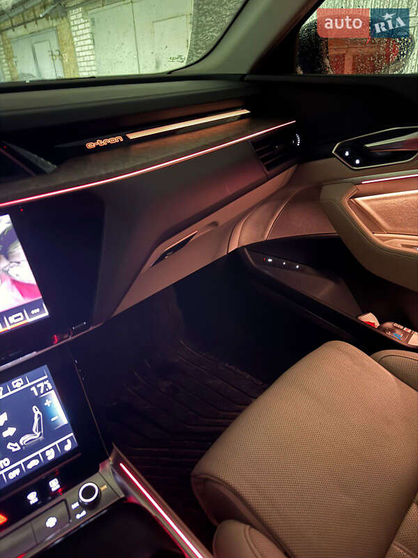 Позашляховик / Кросовер Audi e-tron 2019 в Києві