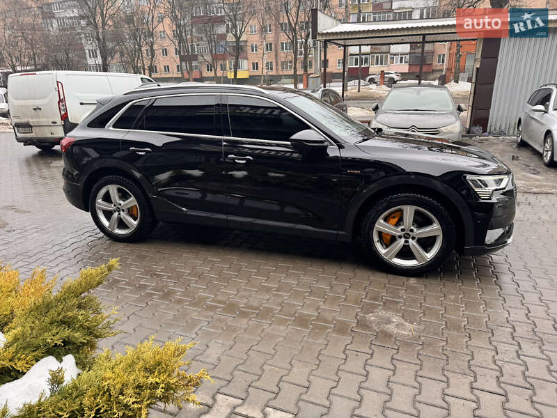 Позашляховик / Кросовер Audi e-tron 2022 в Хмельницькому