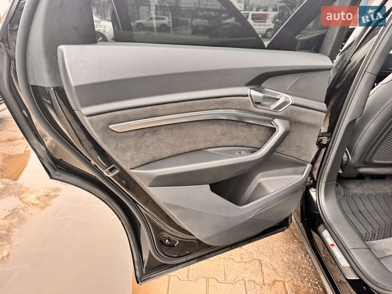 Позашляховик / Кросовер Audi e-tron 2022 в Хмельницькому