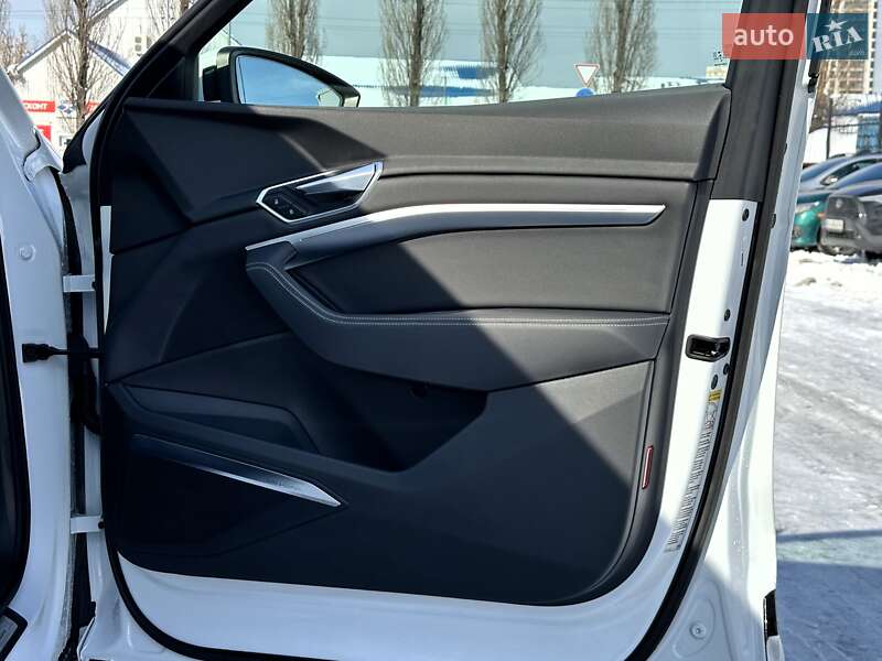 Позашляховик / Кросовер Audi e-tron 2019 в Києві