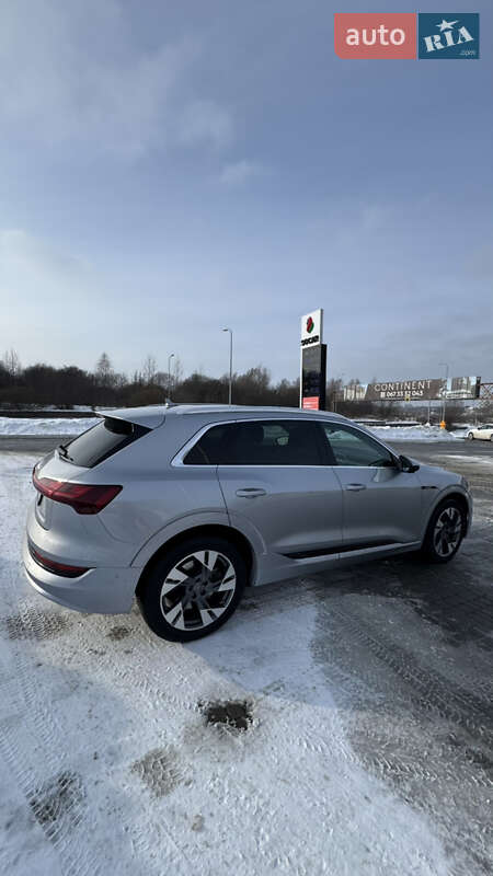 Позашляховик / Кросовер Audi e-tron 2022 в Львові