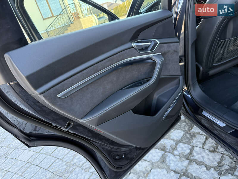 Позашляховик / Кросовер Audi e-tron 2018 в Трускавці фото 65 Позашляховик / Кросовер Audi e-tron 2018 в Трускавці