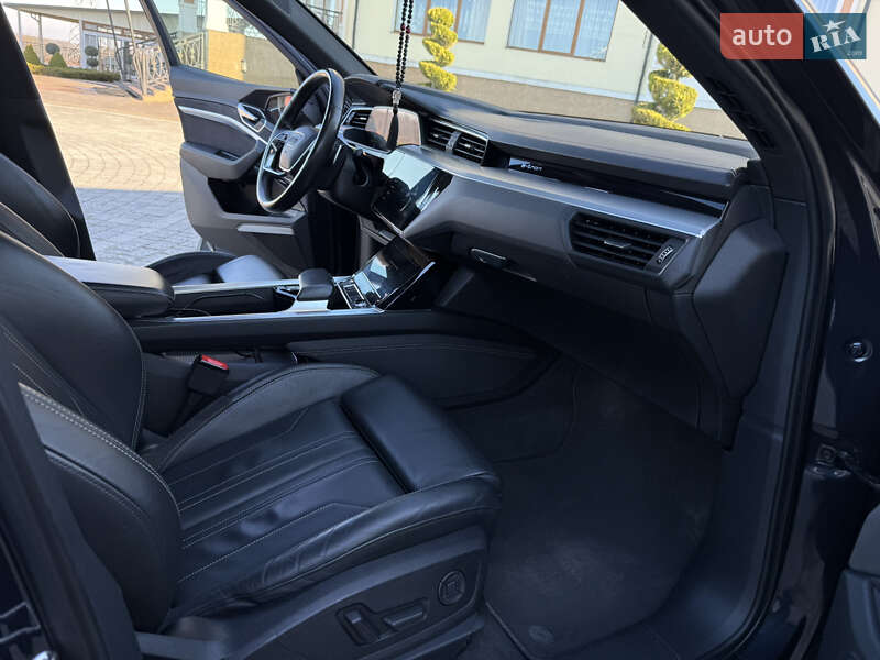 Позашляховик / Кросовер Audi e-tron 2018 в Трускавці фото 76 Позашляховик / Кросовер Audi e-tron 2018 в Трускавці