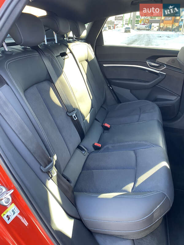 Позашляховик / Кросовер Audi e-tron 2021 в Києві