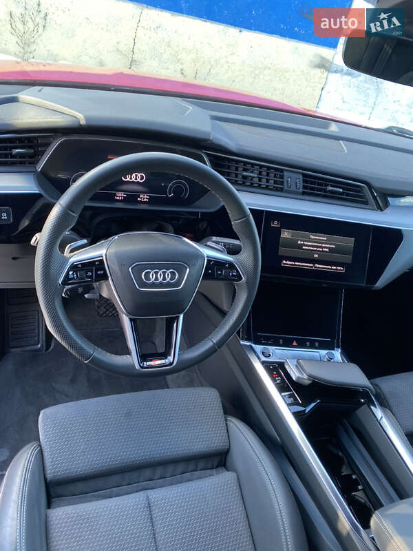 Позашляховик / Кросовер Audi e-tron 2021 в Києві