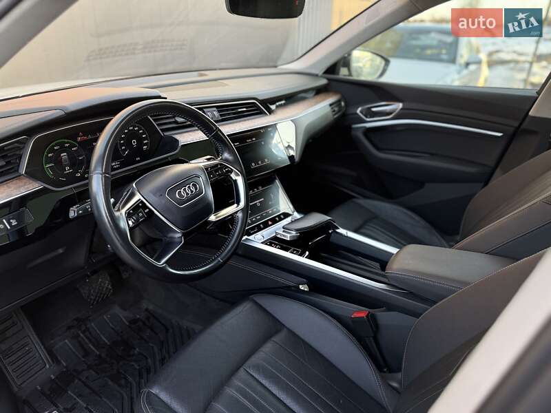 Позашляховик / Кросовер Audi e-tron 2019 в Львові фото 36 Позашляховик / Кросовер Audi e-tron 2019 в Львові