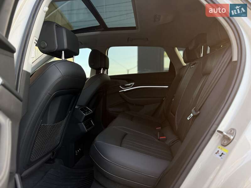 Позашляховик / Кросовер Audi e-tron 2019 в Львові фото 60 Позашляховик / Кросовер Audi e-tron 2019 в Львові