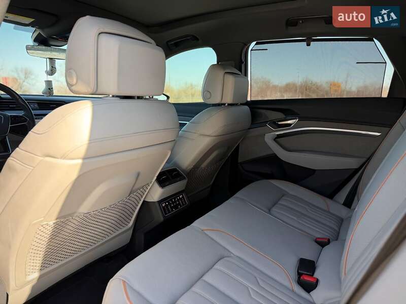 Внедорожник / Кроссовер Audi e-tron 2023 в Киеве фото 75 Внедорожник / Кроссовер Audi e-tron 2023 в Киеве