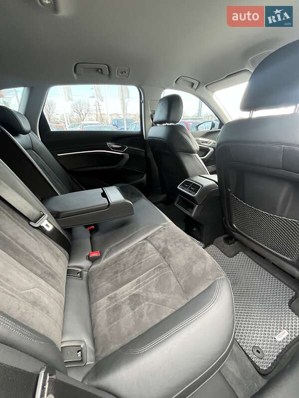 Позашляховик / Кросовер Audi e-tron 2020 в Києві фото 18 Позашляховик / Кросовер Audi e-tron 2020 в Києві