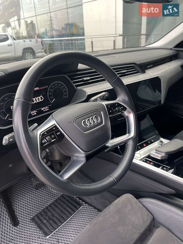 Позашляховик / Кросовер Audi e-tron 2020 в Києві фото 14 Позашляховик / Кросовер Audi e-tron 2020 в Києві