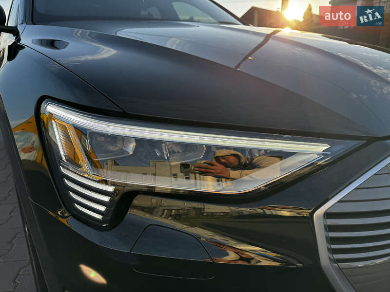 Позашляховик / Кросовер Audi e-tron 2022 в Хмельницькому