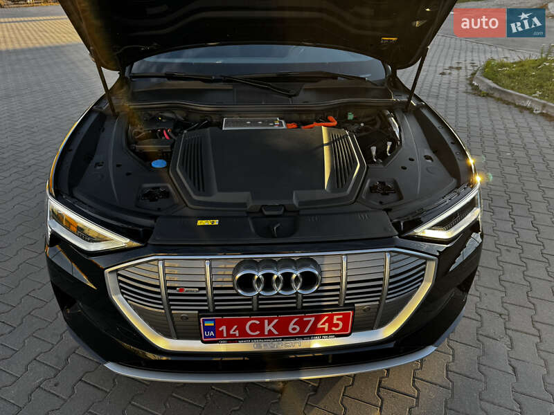 Позашляховик / Кросовер Audi e-tron 2022 в Хмельницькому