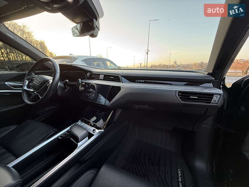 Позашляховик / Кросовер Audi e-tron 2019 в Вінниці фото 15 Позашляховик / Кросовер Audi e-tron 2019 в Вінниці