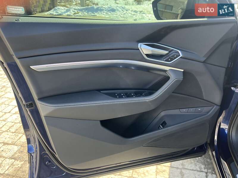 Позашляховик / Кросовер Audi e-tron 2021 в Рівному