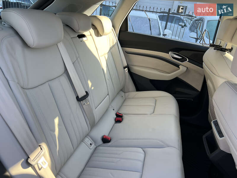 Позашляховик / Кросовер Audi e-tron 2020 в Києві