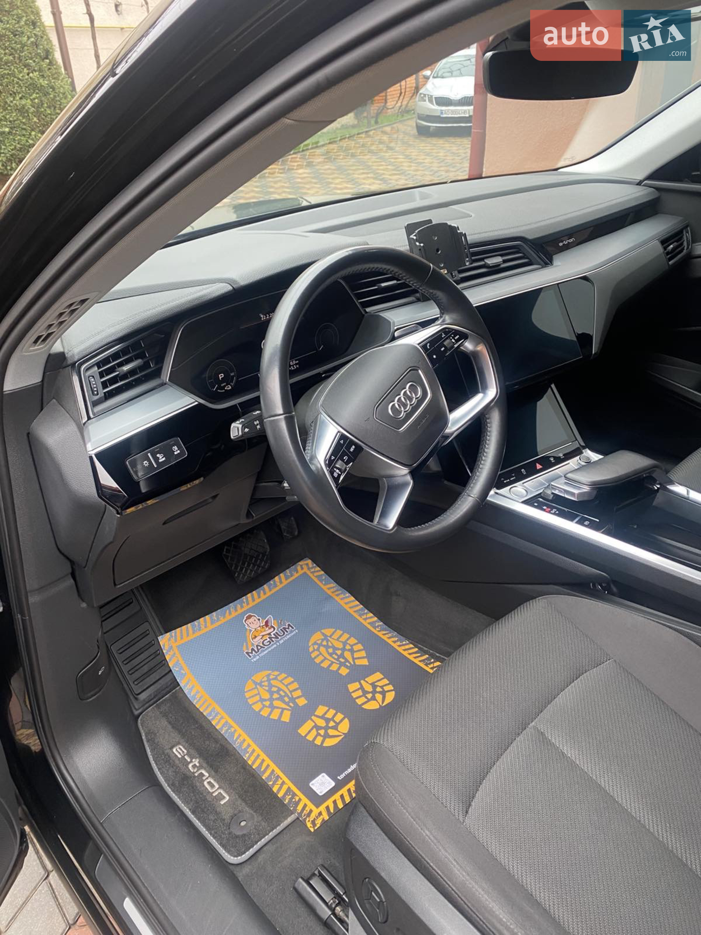 2020 Audi e-tron - мініатюра 16