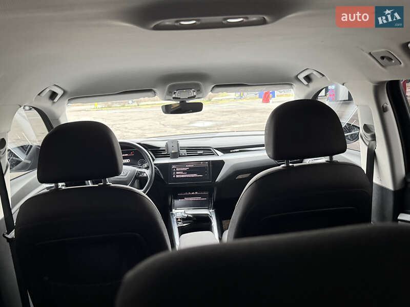 Позашляховик / Кросовер Audi e-tron 2020 в Іршаві