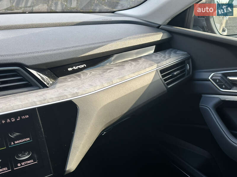 Позашляховик / Кросовер Audi e-tron 2020 в Ужгороді