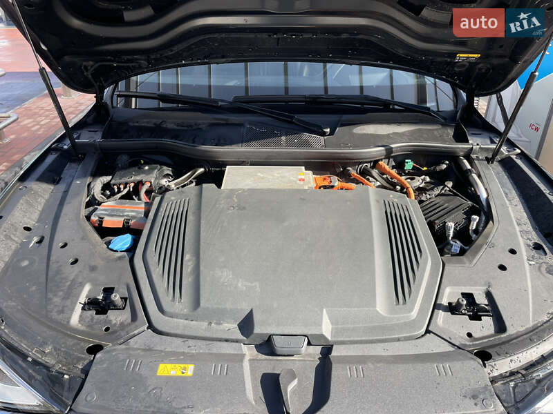 Позашляховик / Кросовер Audi e-tron 2022 в Рівному