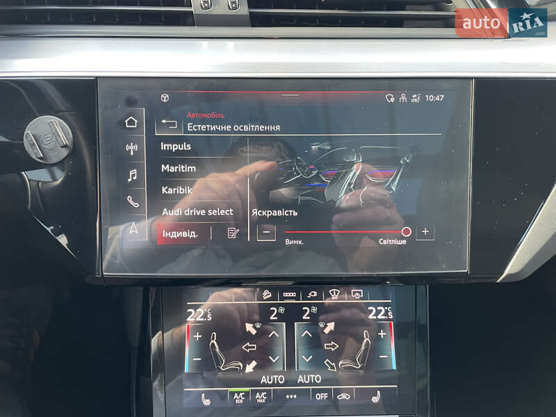 Позашляховик / Кросовер Audi e-tron 2022 в Рівному