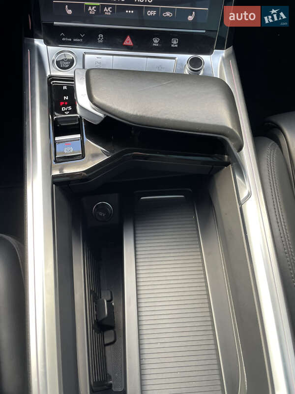 Позашляховик / Кросовер Audi e-tron 2022 в Рівному