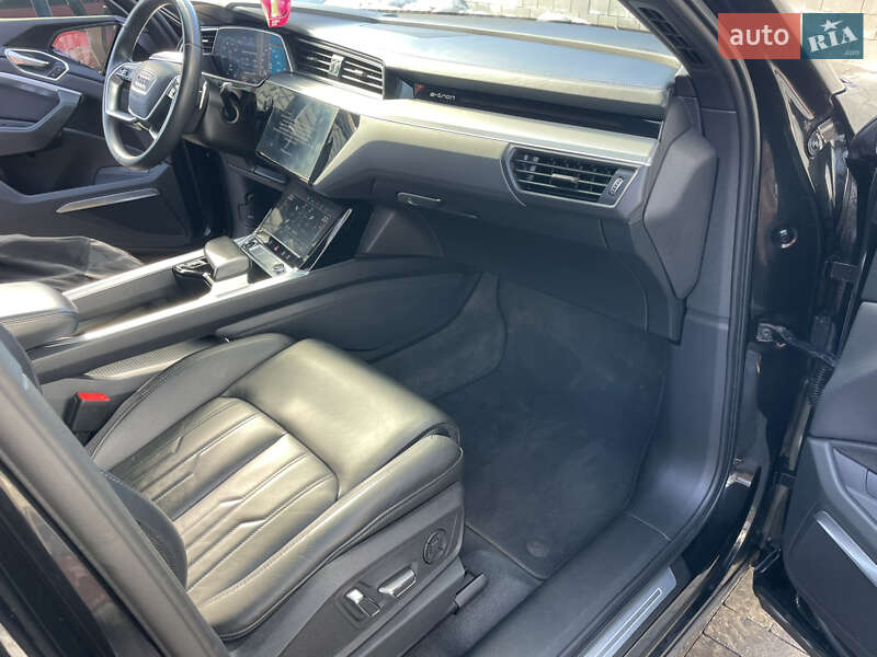 Позашляховик / Кросовер Audi e-tron 2022 в Рівному