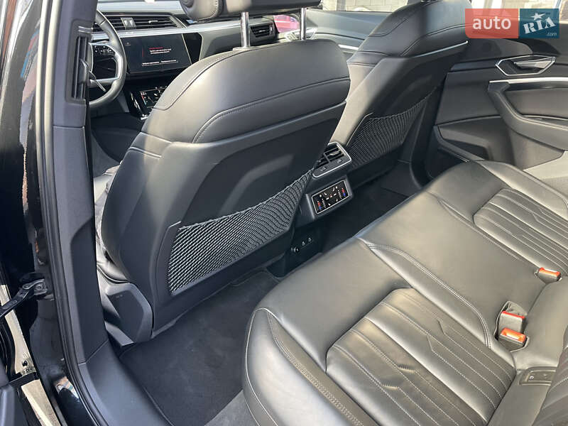 Позашляховик / Кросовер Audi e-tron 2022 в Рівному