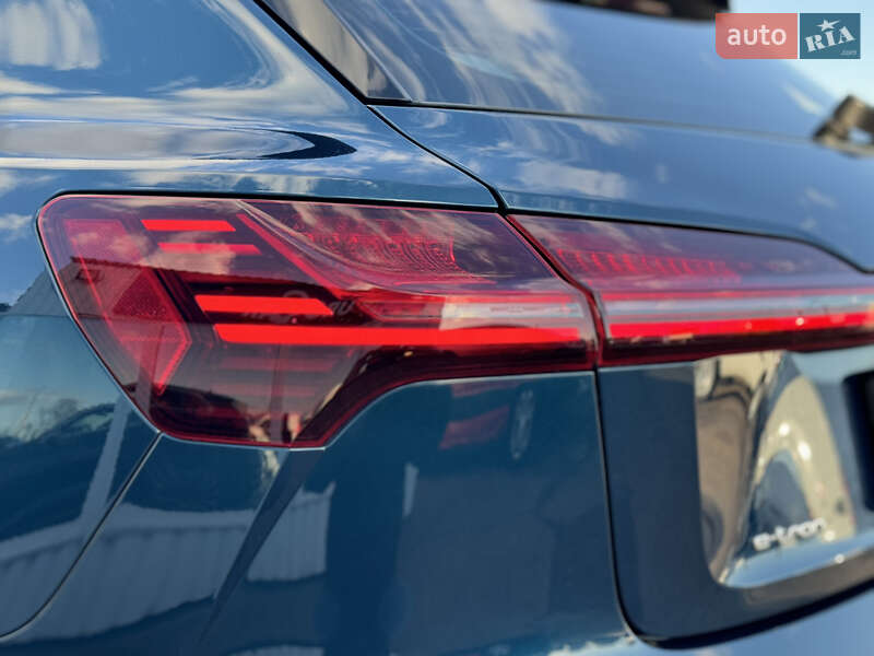Внедорожник / Кроссовер Audi e-tron 2019 в Киеве
