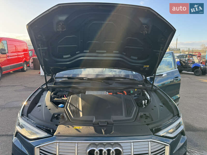 Внедорожник / Кроссовер Audi e-tron 2019 в Киеве