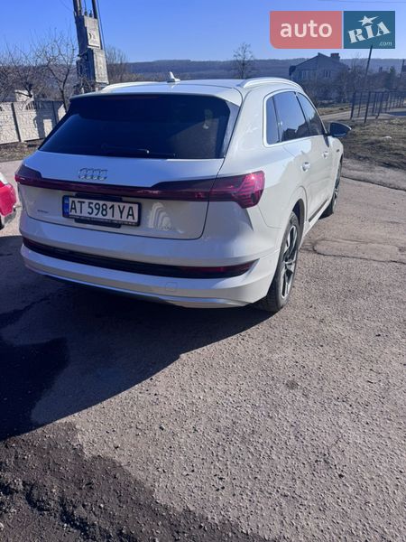 Позашляховик / Кросовер Audi e-tron 2022 в Івано-Франківську